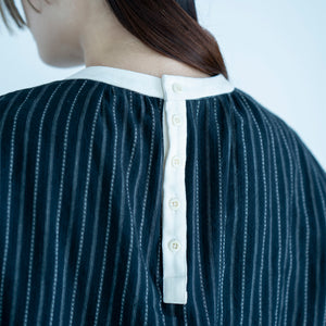 PULL OVER GATHER BLOUSE