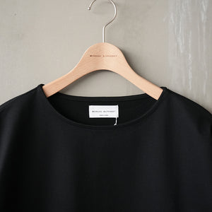 BOATNECK ROUND TEE